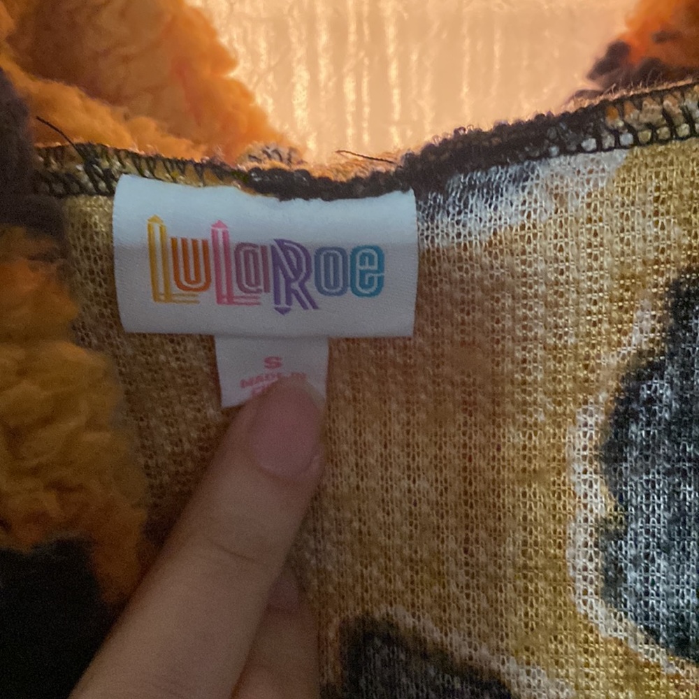 ๐ 4/$20 Sale LuLaRoe Teddy Bear Jacket Leopard Print Small - Picture 2 of 2